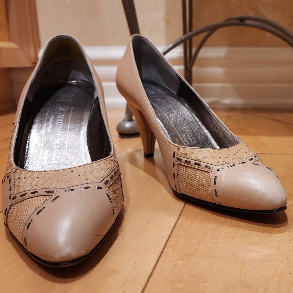 Bruno Magli vintage heels (size 7) - beige/tan